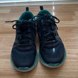 Vionic Women’s sneakers. Size 8.5. Gently used.